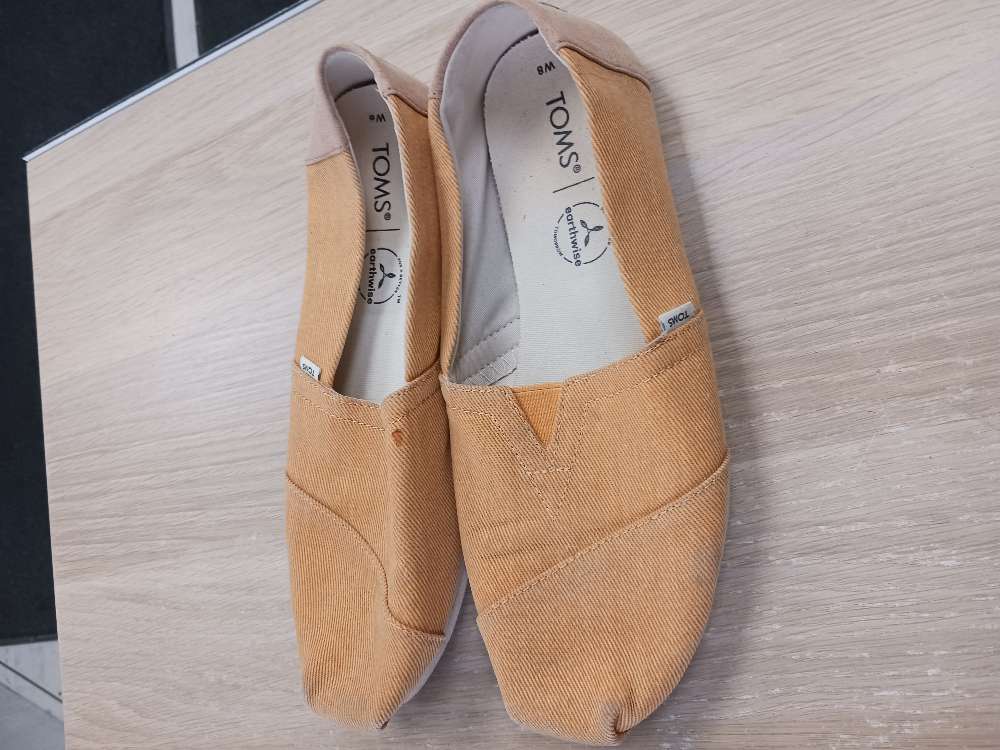 Keltaiset Toms kengät 38,5