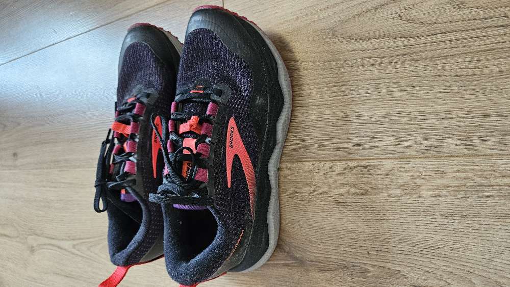 Brooks skór stærð 36