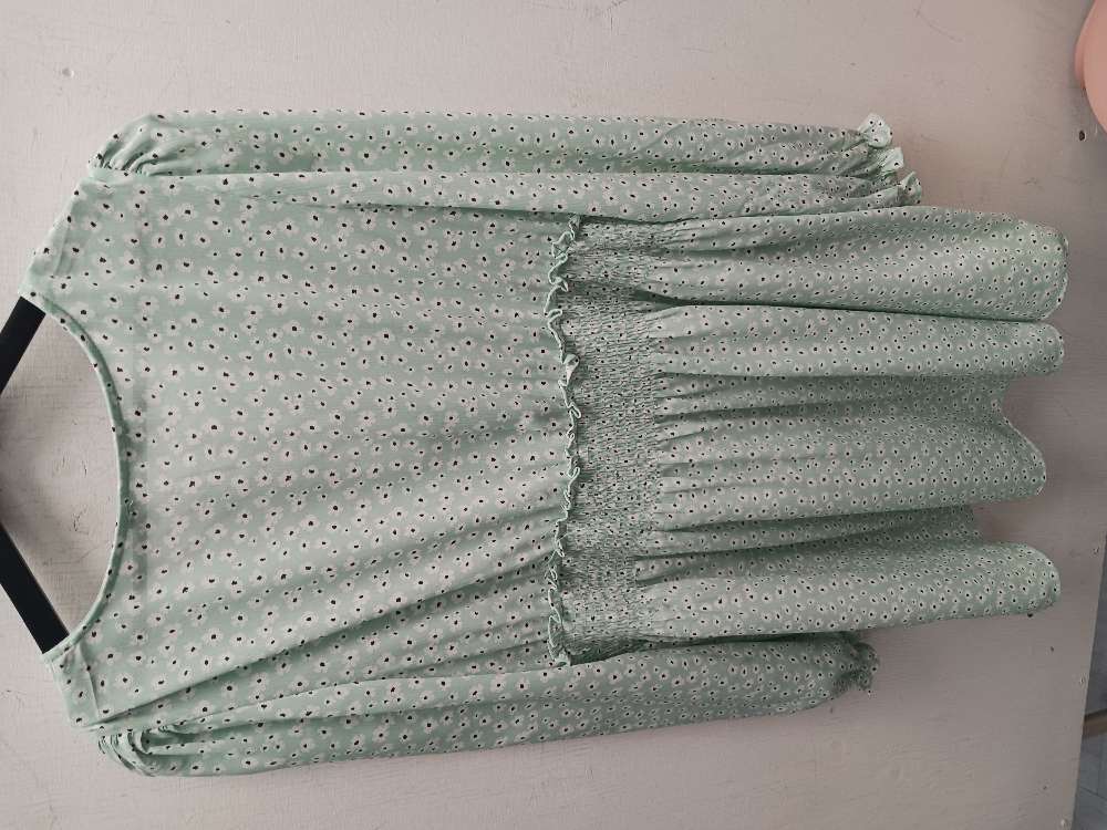 157 kukkamekko vihr.-valk. XL