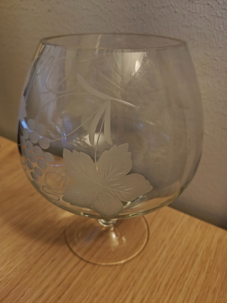 Lasinen koristemalja