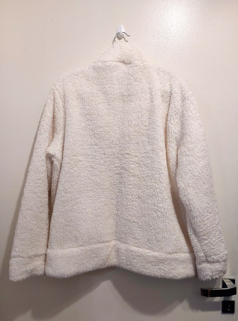 Iso pehmeä lämmin valkoinen pusero 