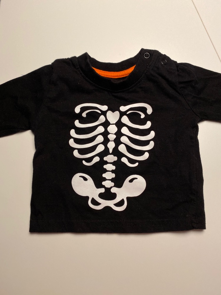 Primark, skelet trøje str 68