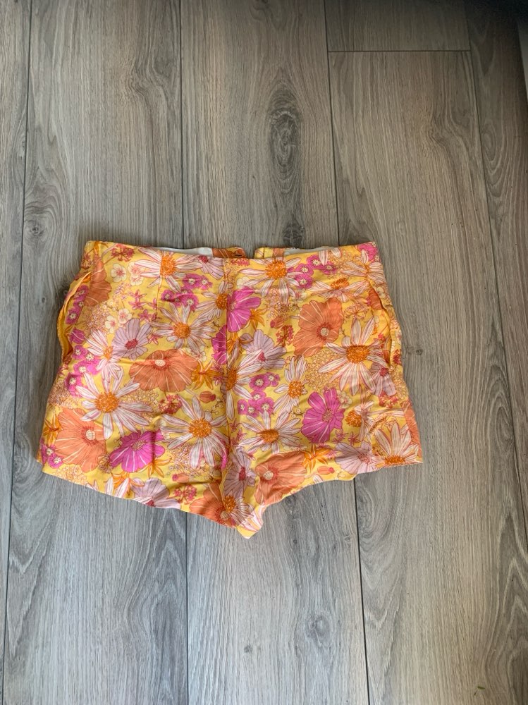 Blomstrete H&M shorts str 44