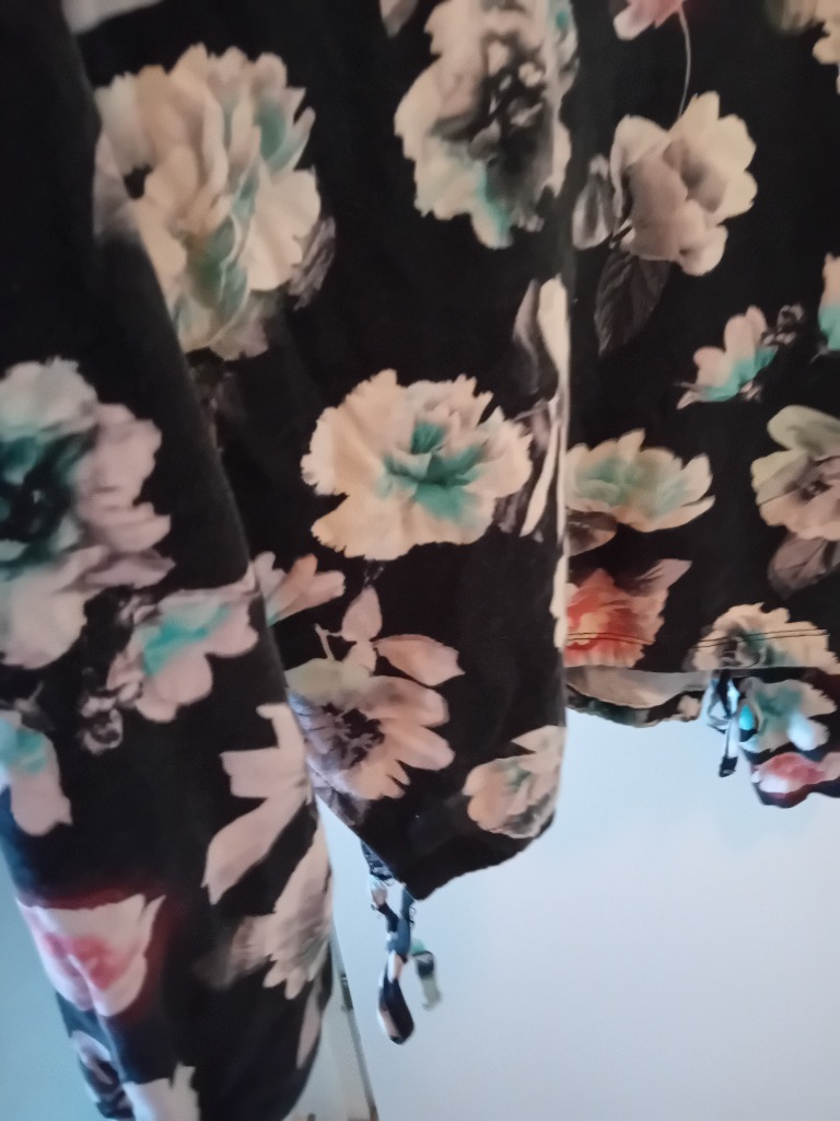 H&M hohtokukat gollegepaita 146