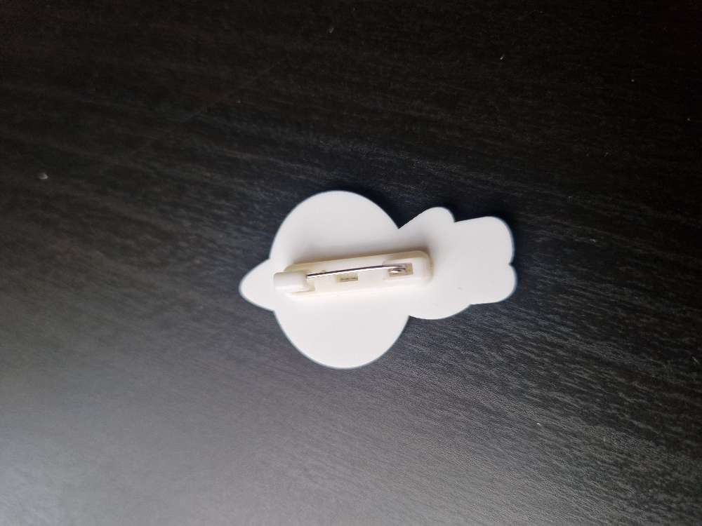 BT21 pinssi / rintaneula
