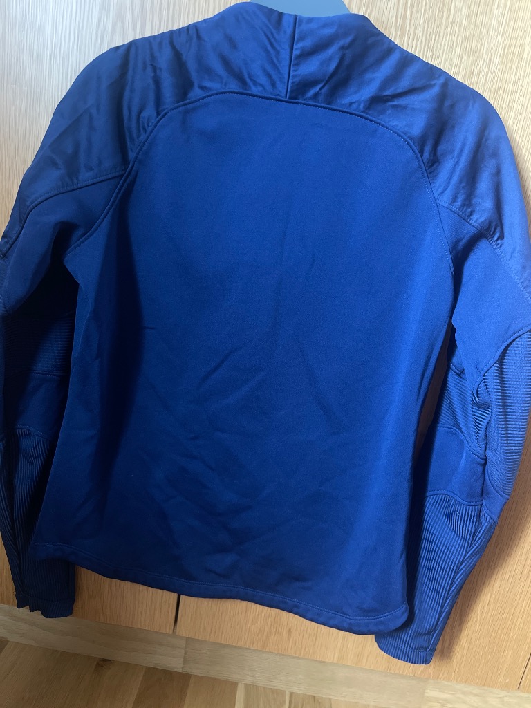 Nike therma fit i small