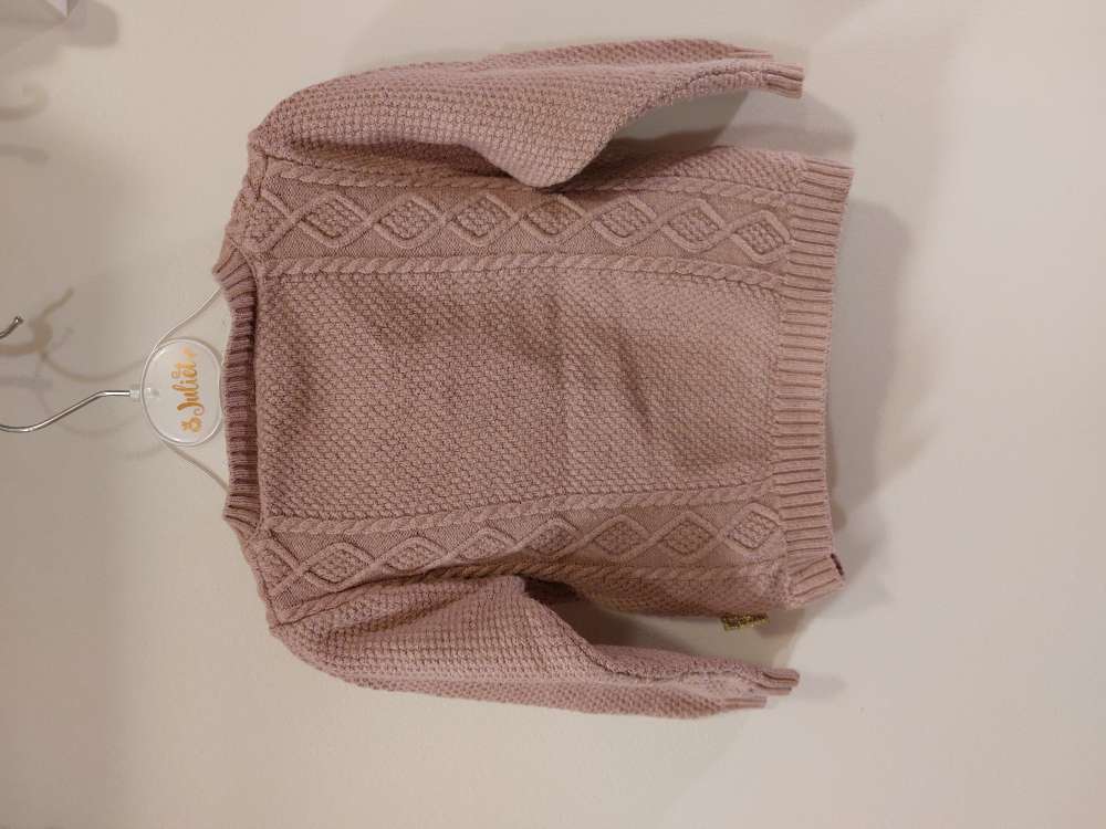 Hneppt peysa stærð 74