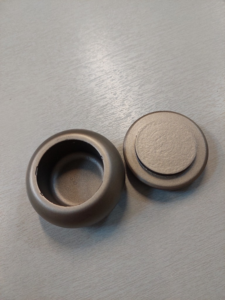 Lítil skrautaskja með loki
