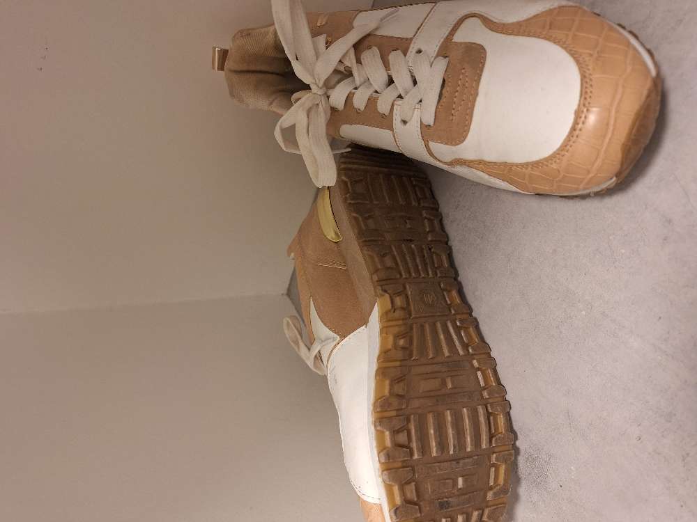 Skór hvítir/brúnir 41