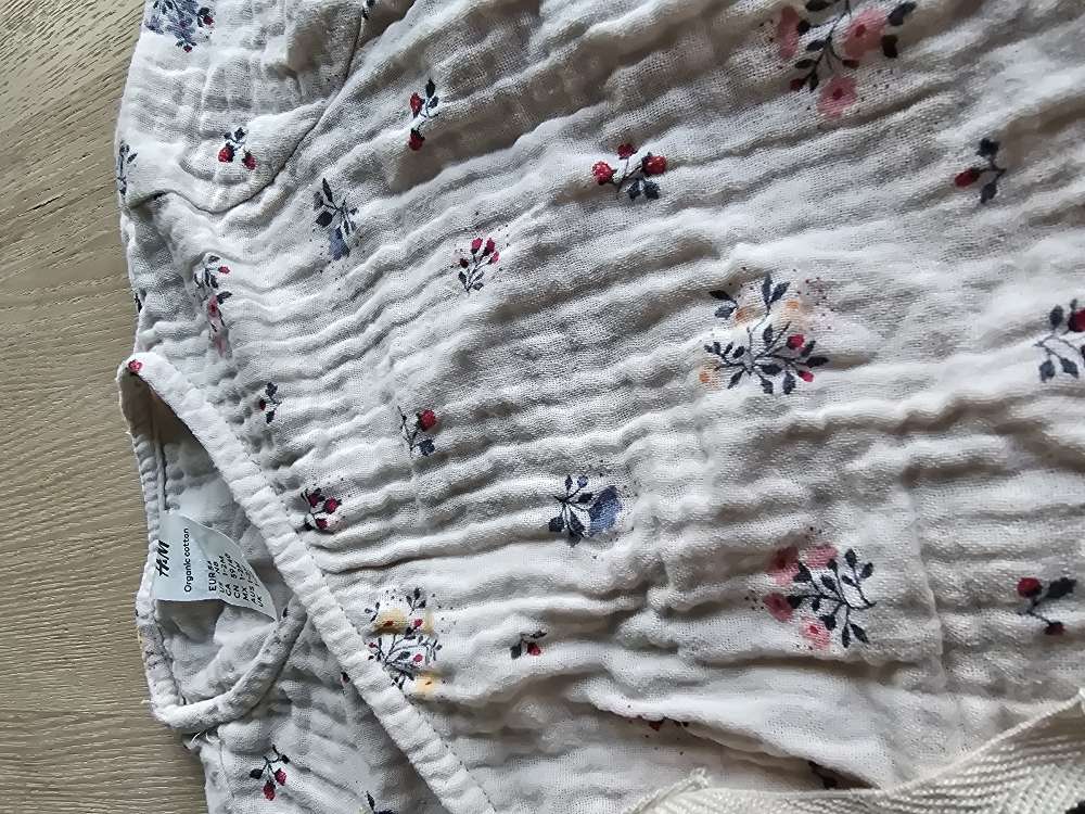 Beige blomstrete sett H&M str 56