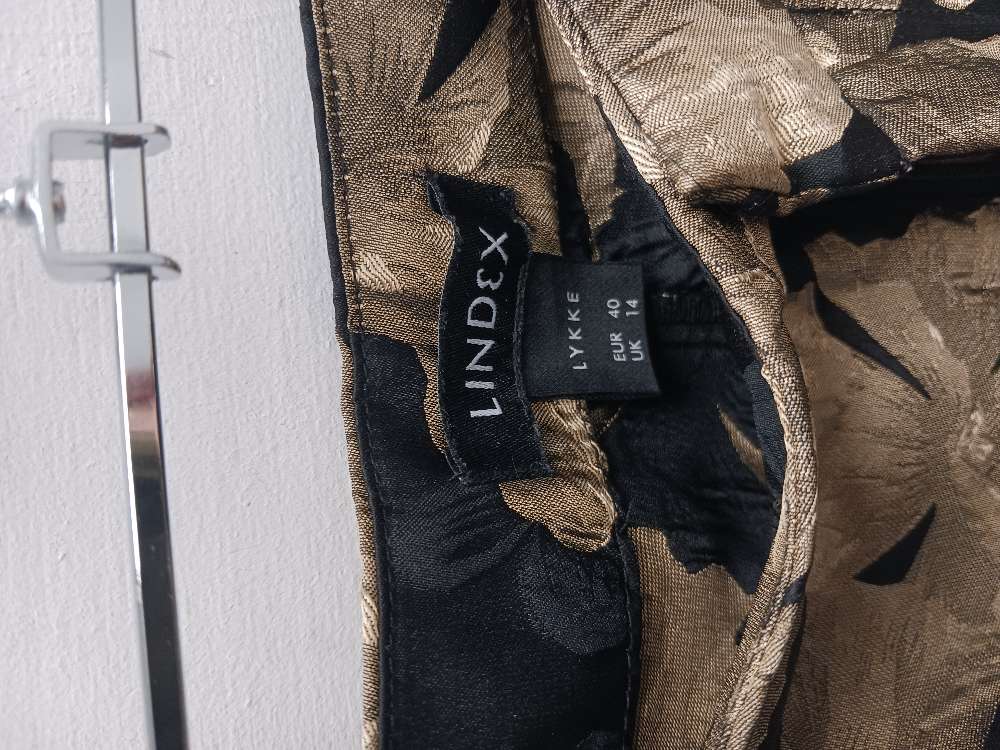 Lindex mustakullanvär. housut 40