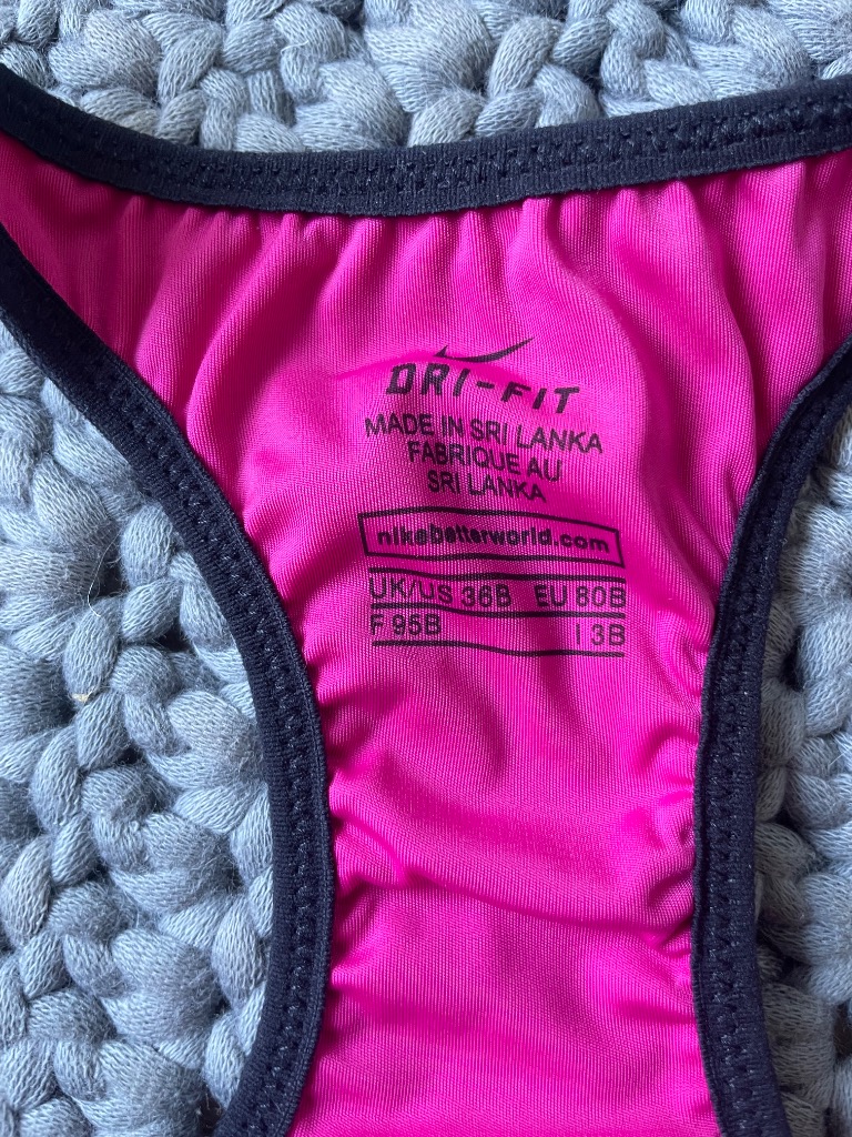 Käyttämätön, Nike urheilurintaliivit, 36