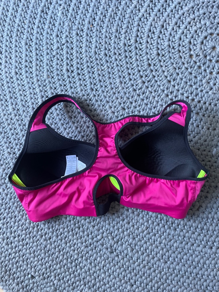 Käyttämätön, Nike urheilurintaliivit, 36