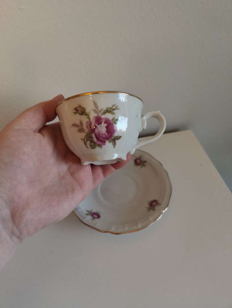 Ruusukuppi pienet ruusut + tassi