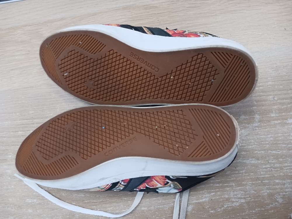 Converse kukkatennarit 42.5