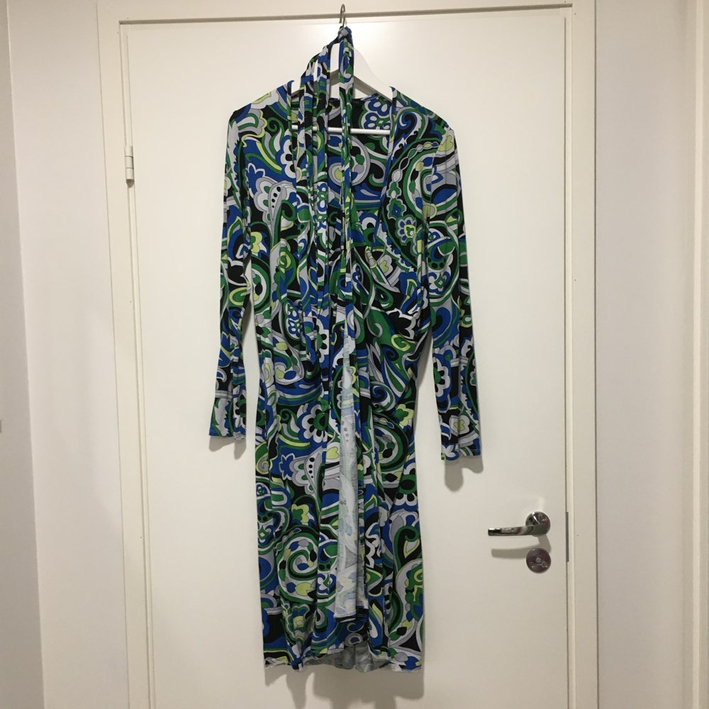 Kietaisumekko, L