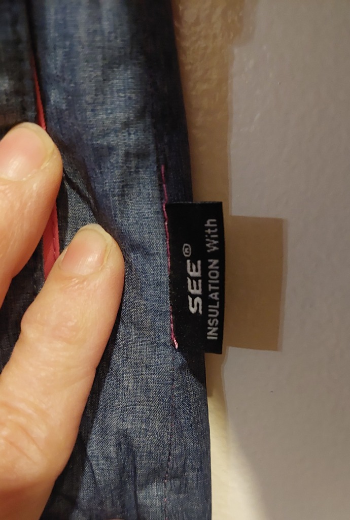 Kaksivärinen hiihtotakki hupulla