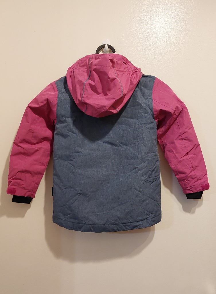 Kaksivärinen hiihtotakki hupulla