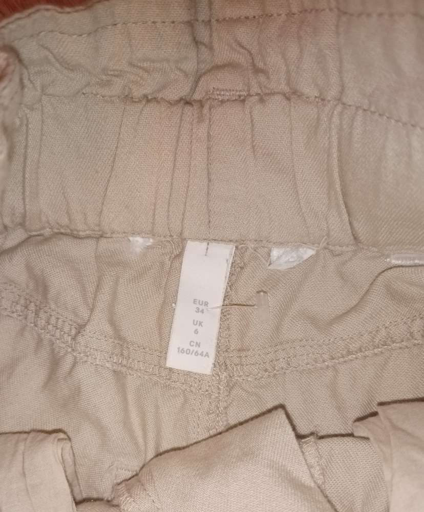 Ljósbrúnar léttar kaki buxur St 36