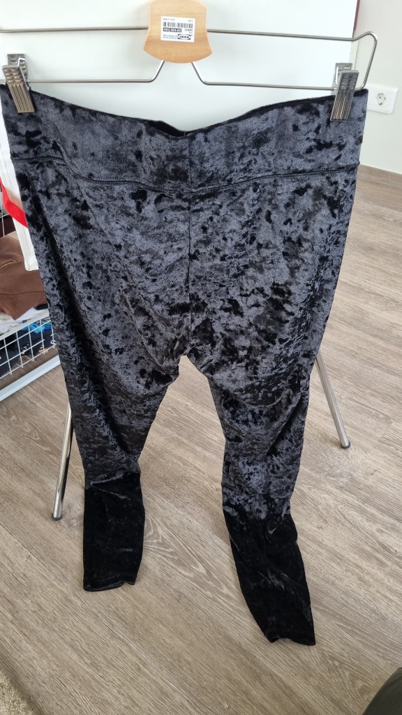  women's trousers,  size 40