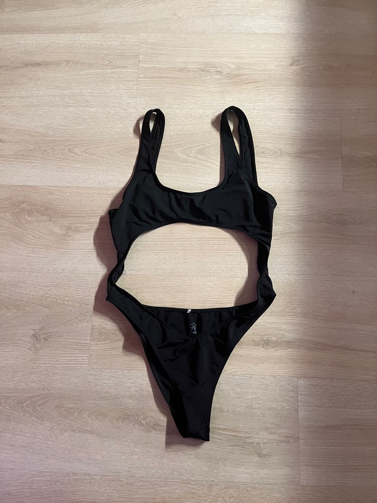 Bershka musta uimapuku, L