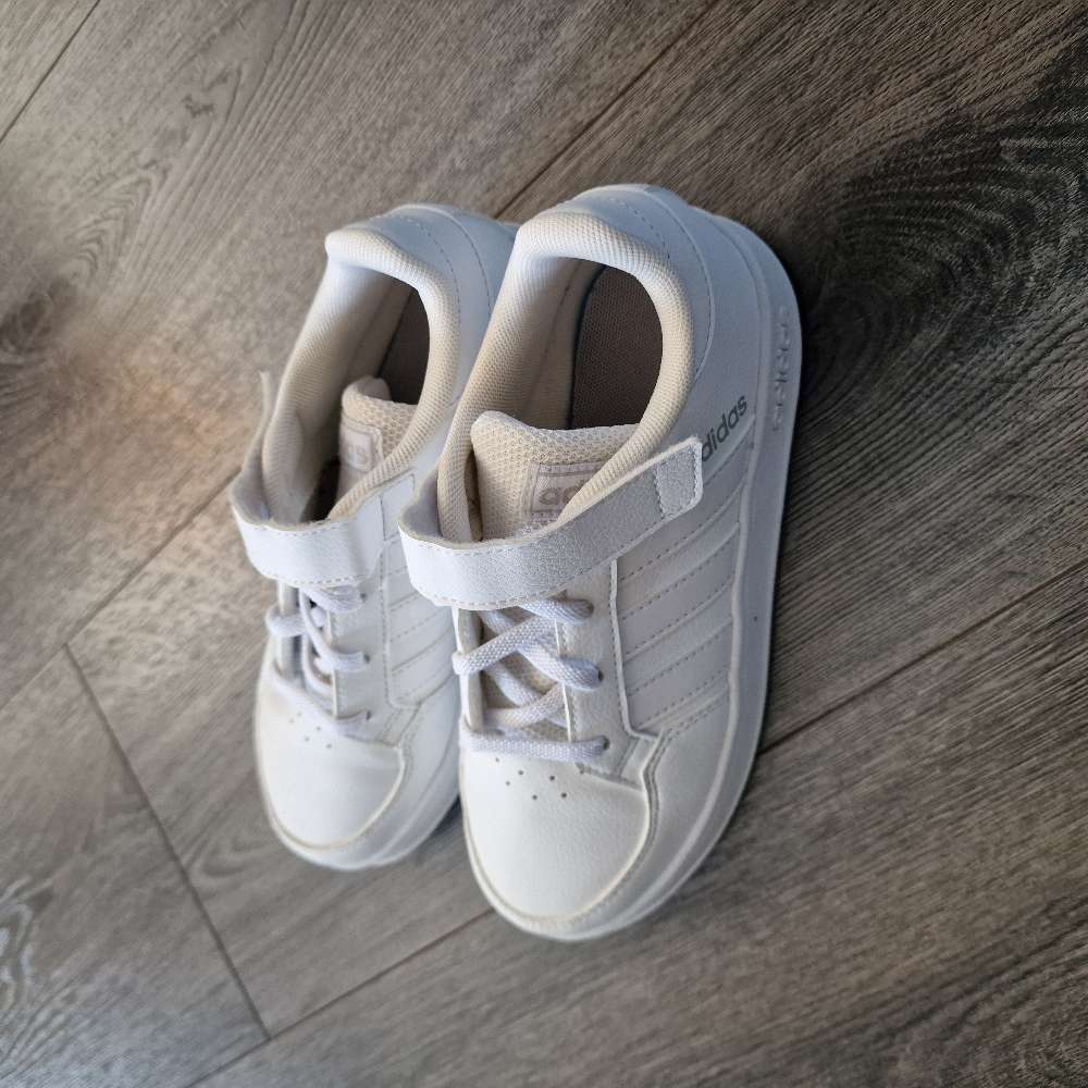 Adidas skór Nr 33