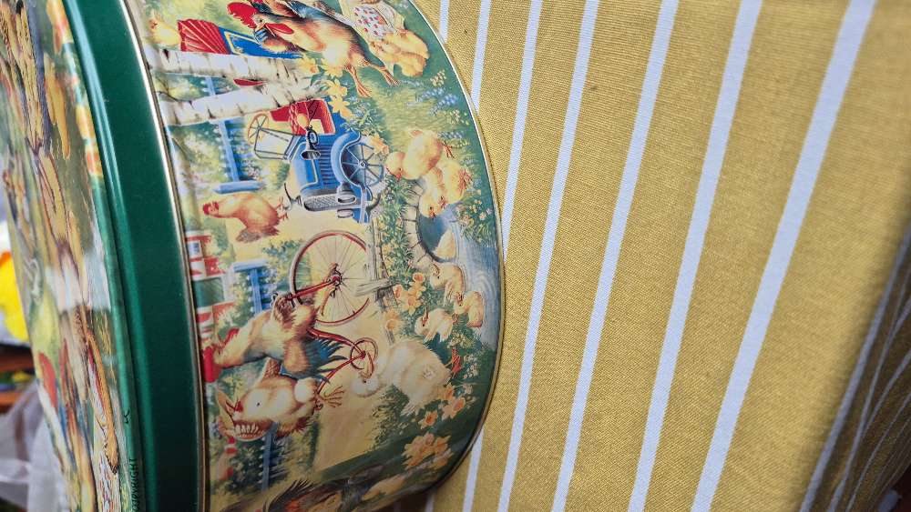 Pääsiäispurkki metalli