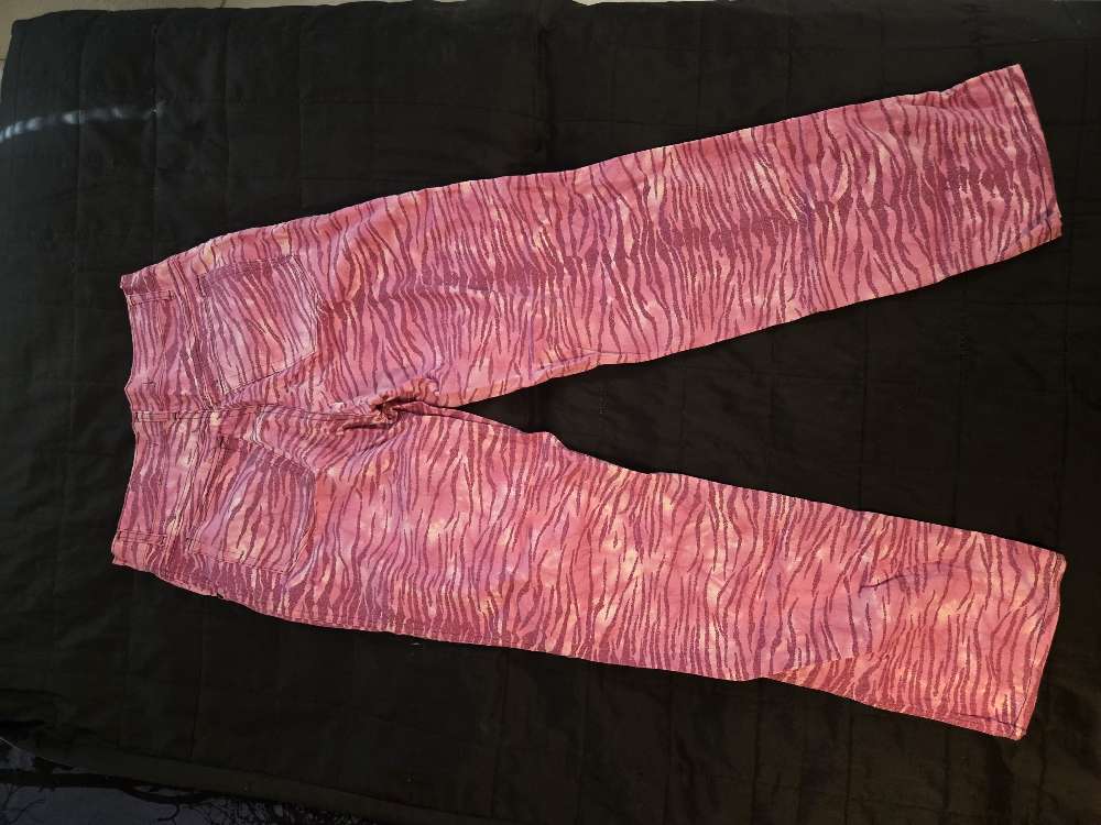 Pinkit seeprakuvioiset farkut 48