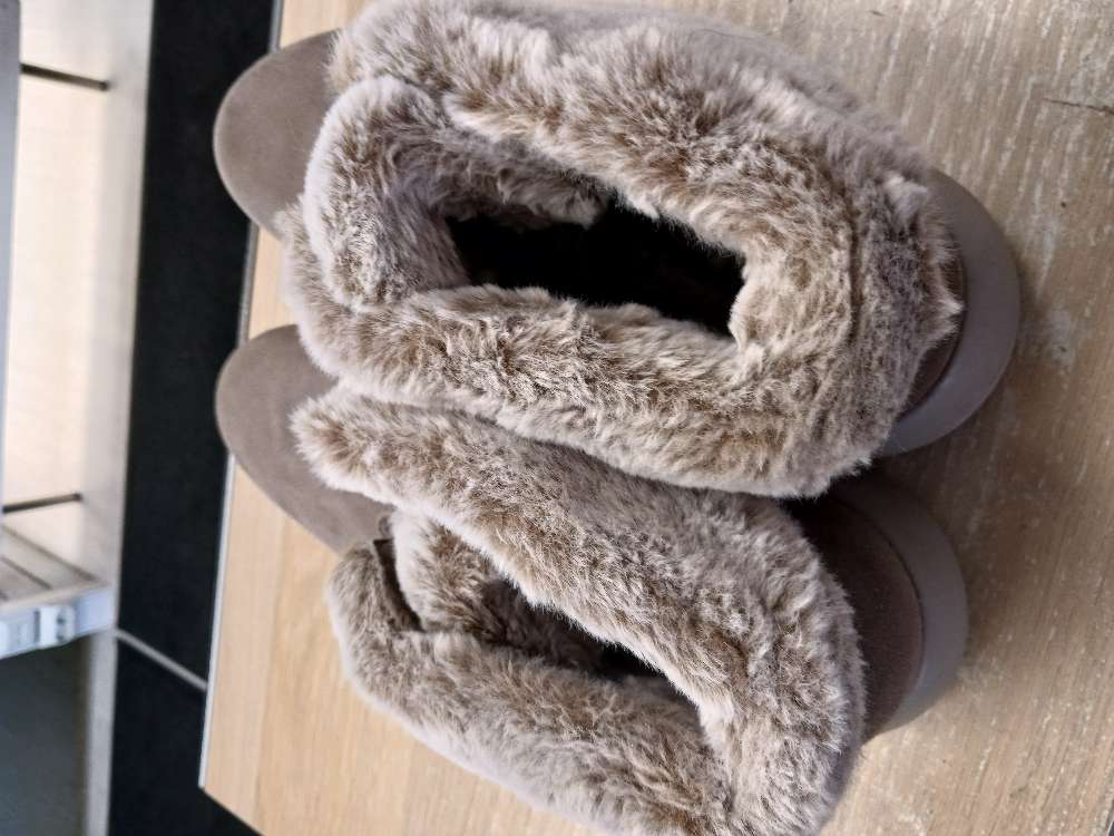 Skechers harmaat karvakengät 41