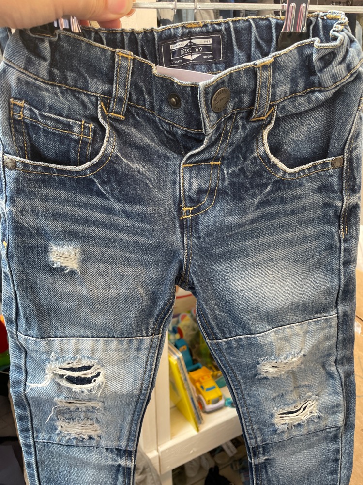 Jeans med slitage 