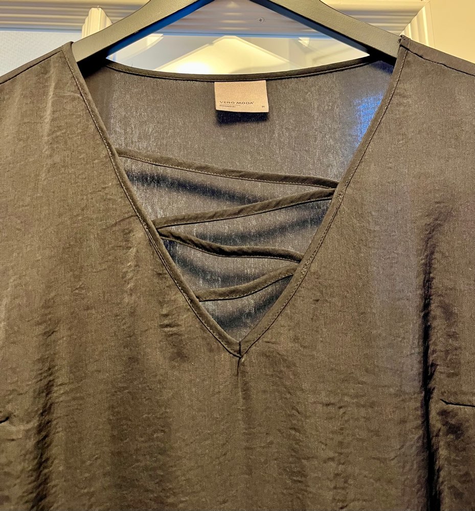 Musta pitsihelmainen mekko, koko M