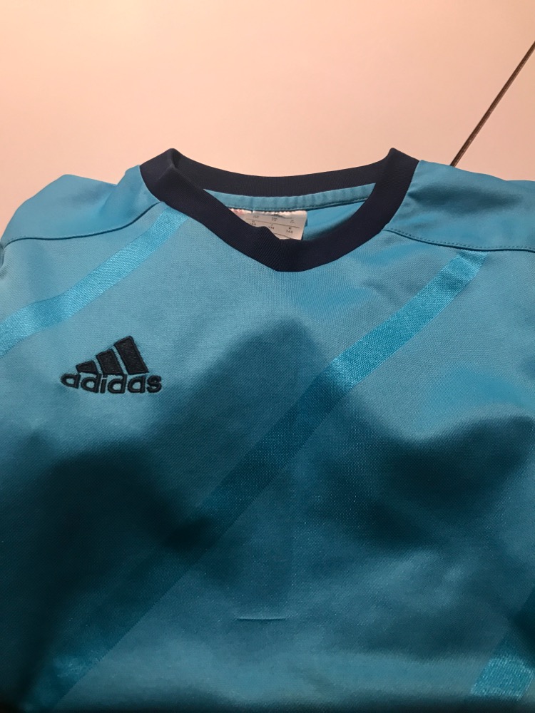 Adidas trænings t-shirt str 140, blå