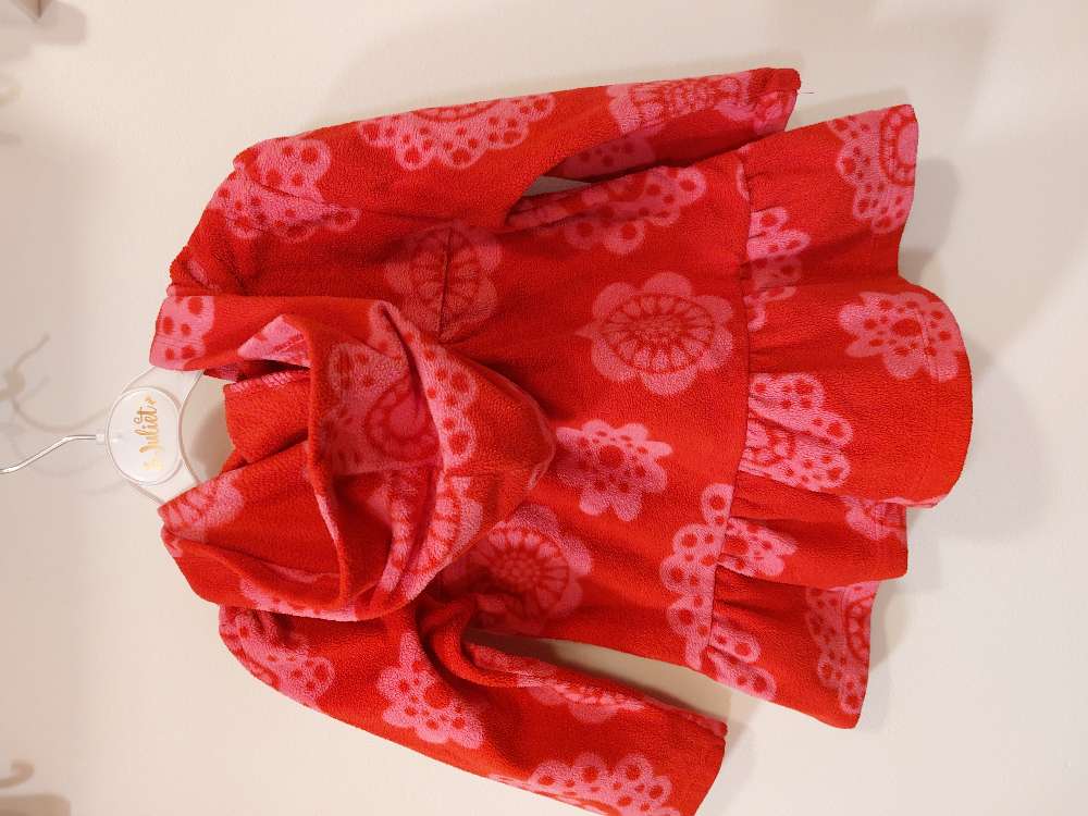 Rauð síð flíshettupeysa st 18m