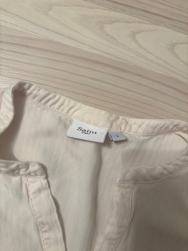 Hvit/beige skjorte