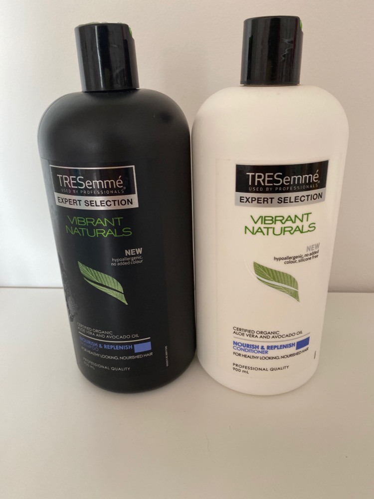 Tresemmé shampoo og balsam (næsten helt fyldte)