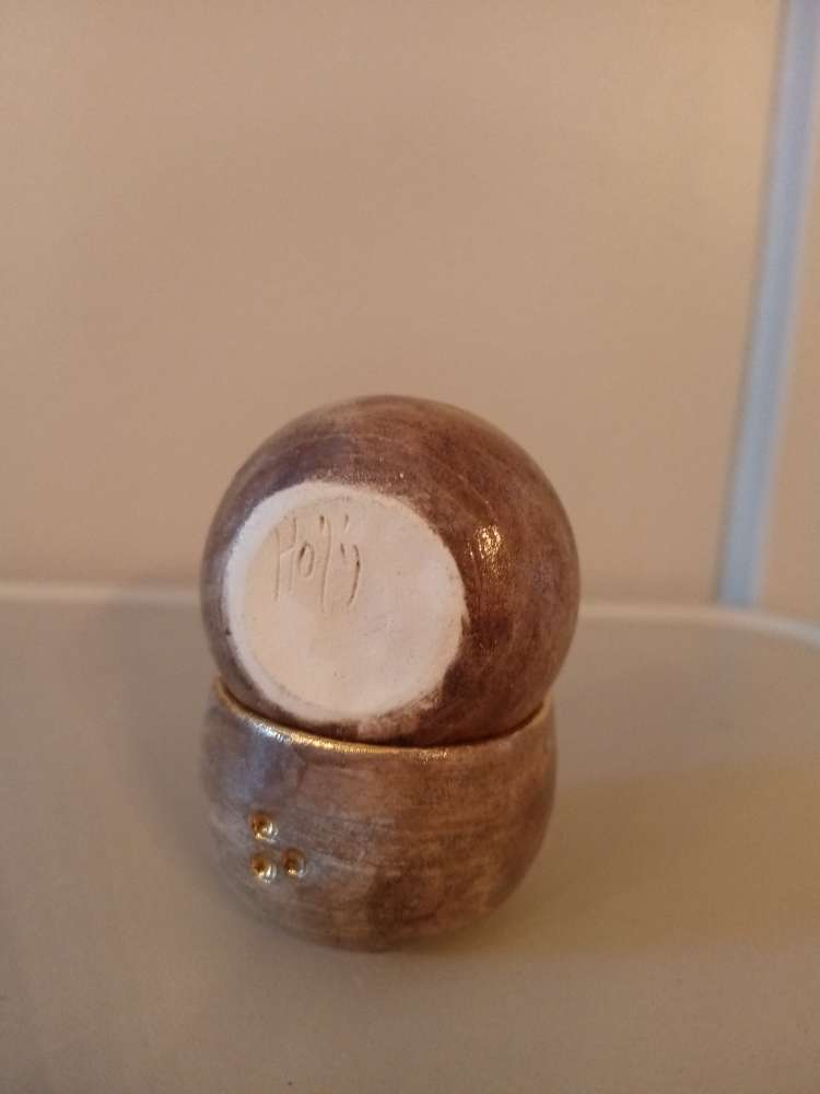 2 Keramik spritt kertastjakar