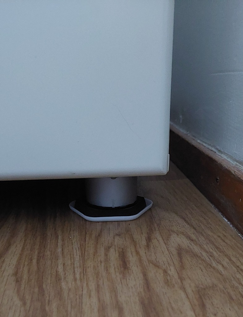 Liukusäätimet huonekalujen jaloille