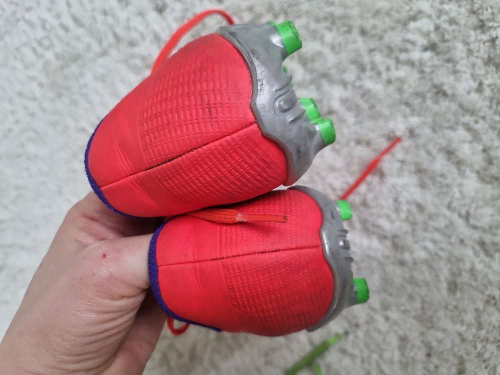 Nike Mercurial nappikset, 32