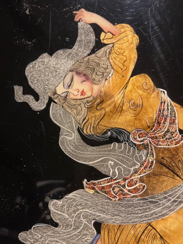 Taulu lakattua puuta