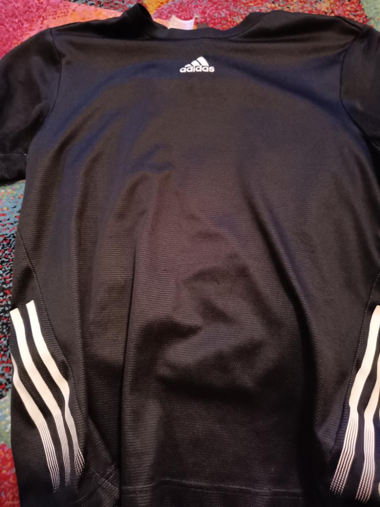 Musta Adidas tekninen t-paita