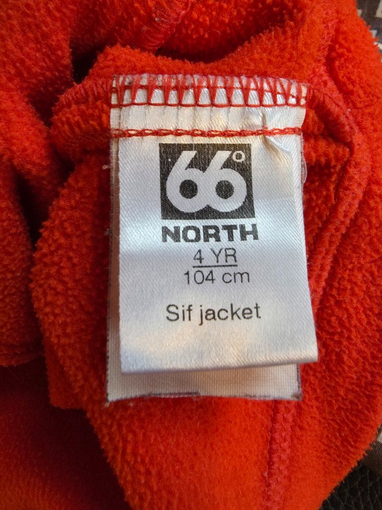 66 flíspeysa st 4 ára/110