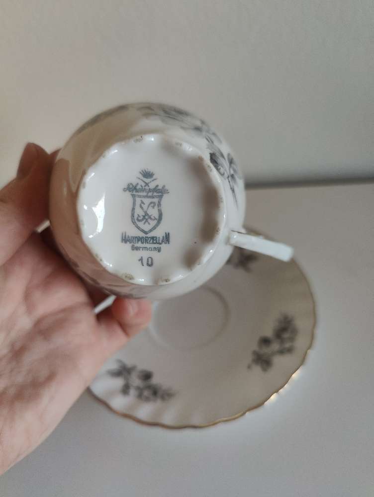 Harmaa ruusuinen kuppi+tassi