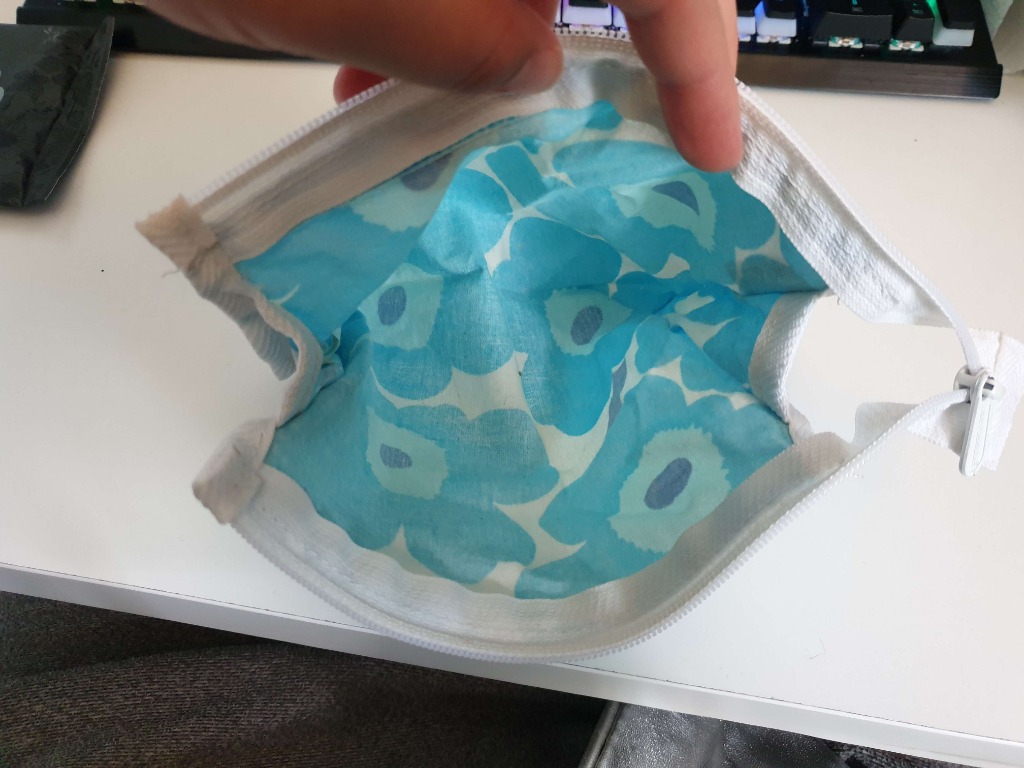 Pieni sininen Marimekko pussukka