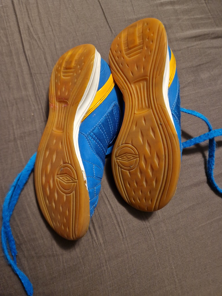 Umbro sisäpelikengät koko 34