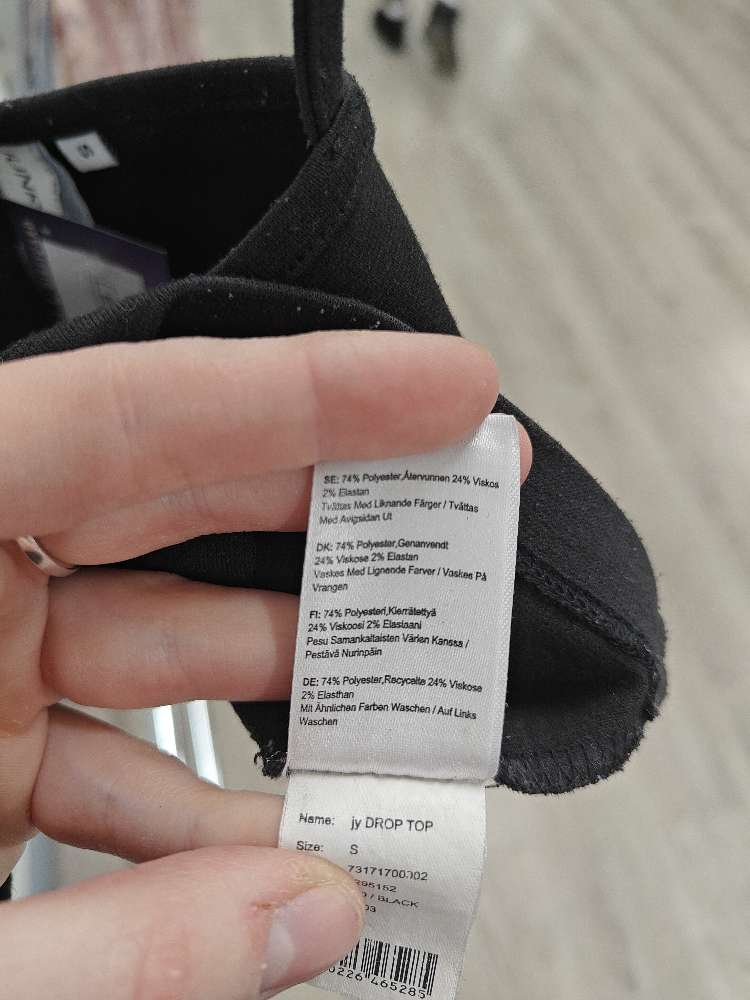 Junkyard musta napapaita, S