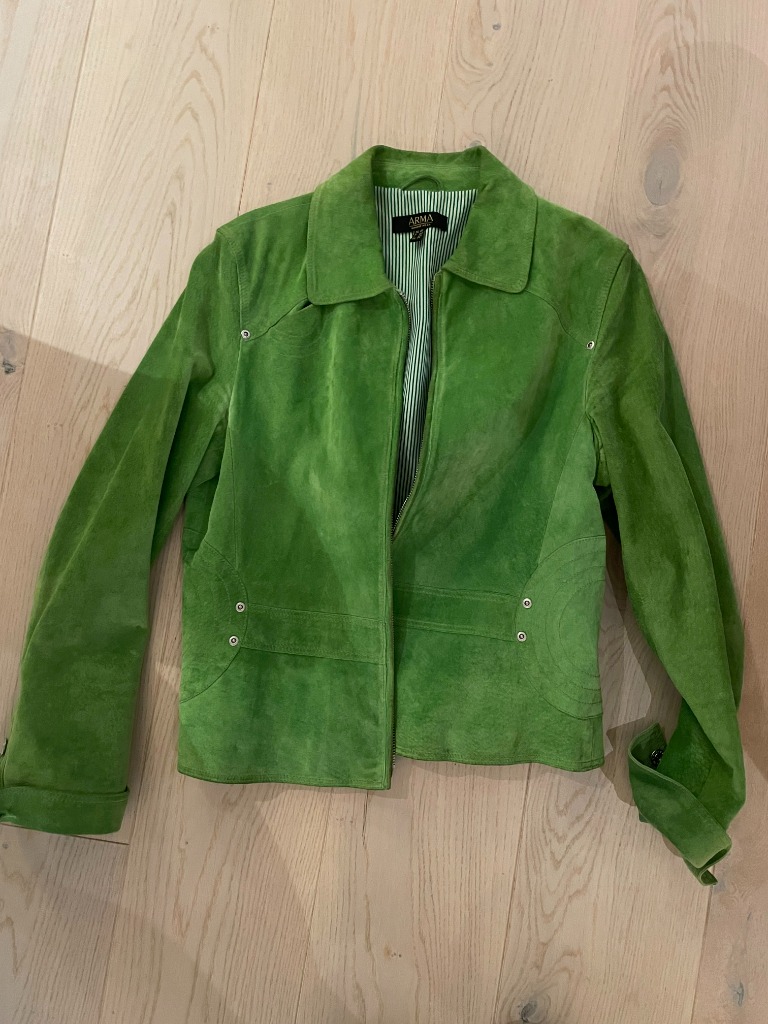 Grønn semsket jakke