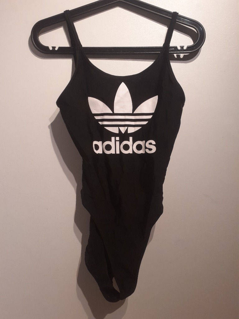 Adidas sundbolur UK10