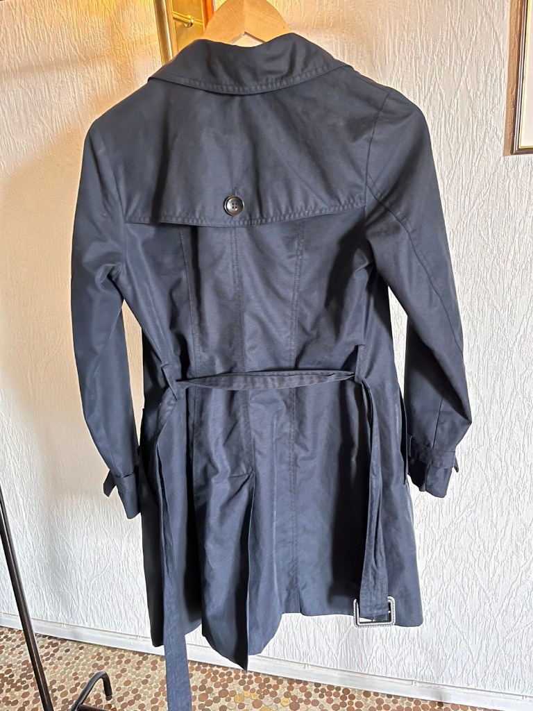 Trenchcoat i navy blå