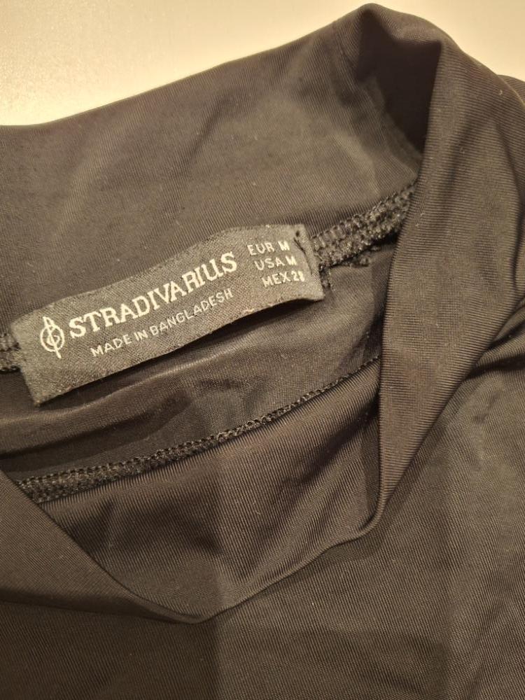 Stradivarius þunn peysa stærð M, teygjanlegt efni