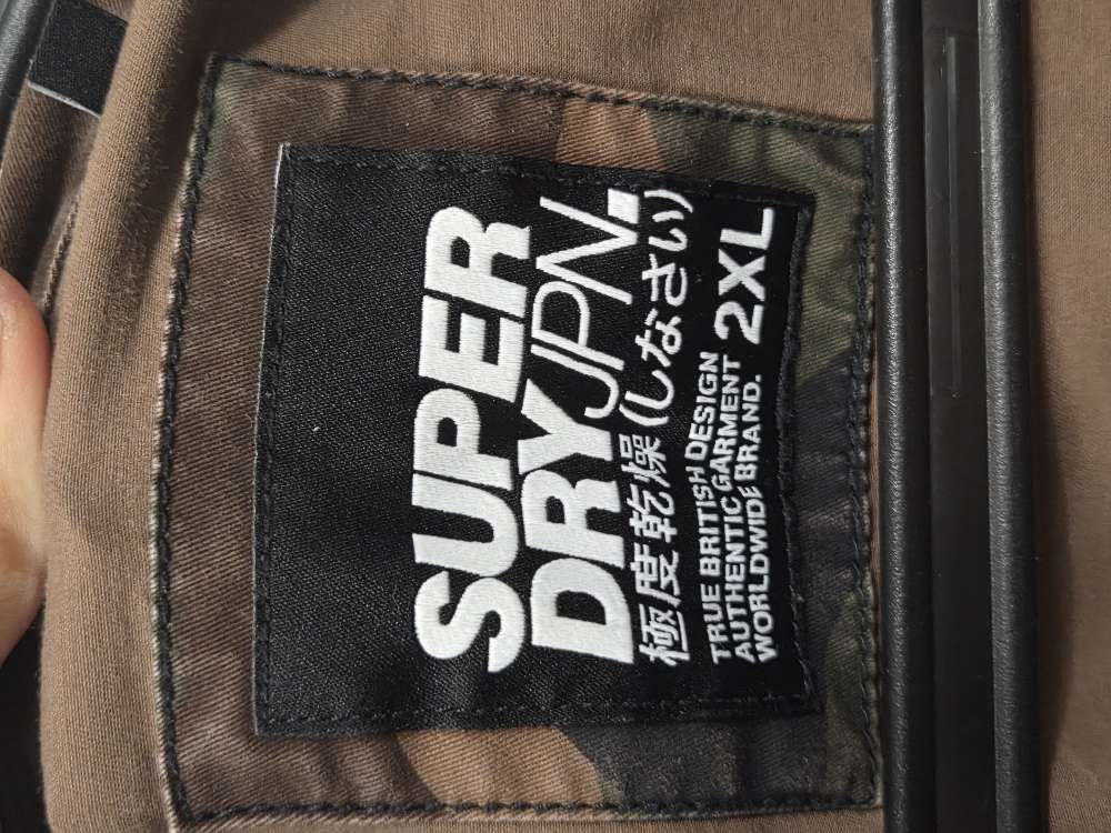 Superdry maastokuvioinen kevyttakki 2XL